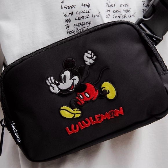DISNEY x LULULEMON Everywhere Belt Bag 1L Mickey in Motion Graphic NWT - Picture 7 of 9